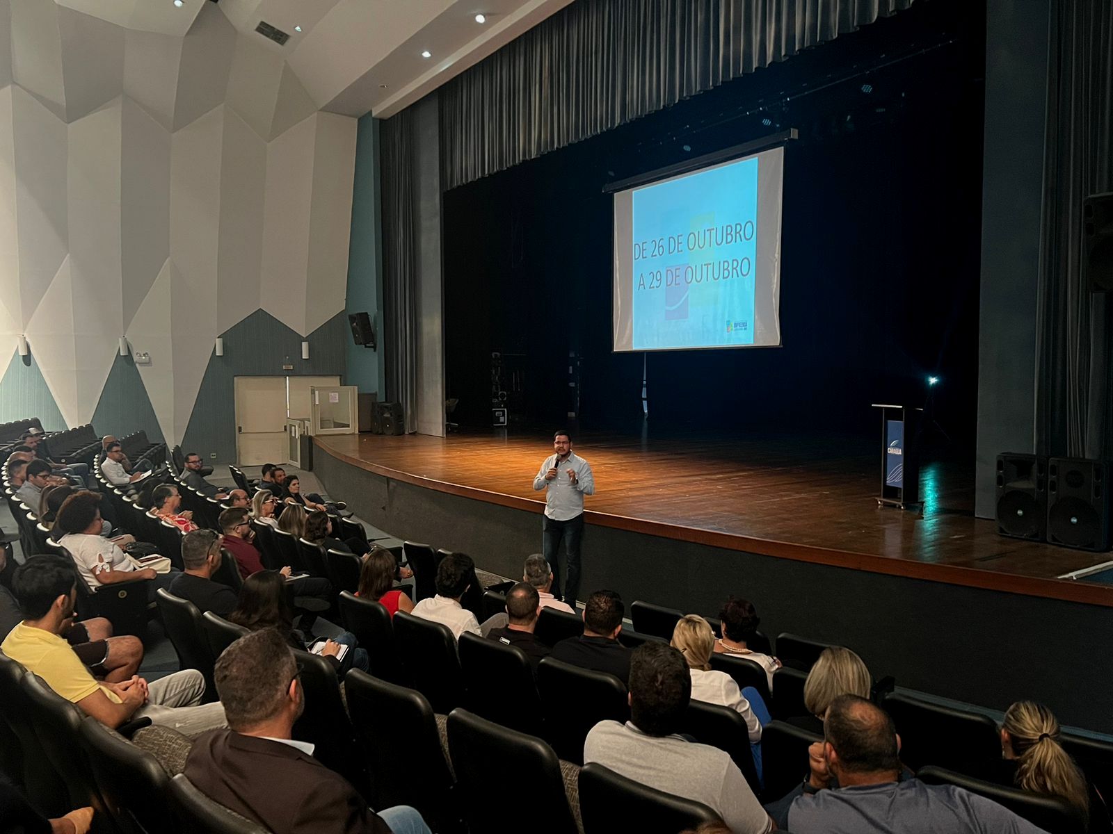 Prefeito Aguilar Junior apresenta novidades e orientações aos expositores do 4º Empreenda Caraguatatuba