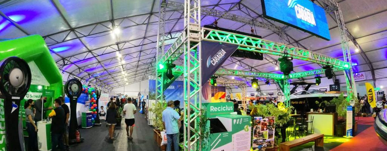 #PraTodosVerem: Parte interna do Empreenda com várias estandes e pessoas transitando pelo espaço (Foto: Cláudio Gomes/PMC)