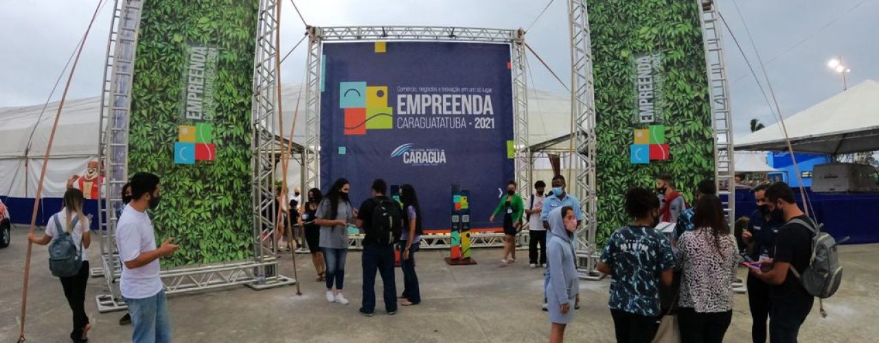 #PraTodosVerem: Fachada do Empreenda com várias pessoas transitando pelo local (Foto: Cláudio Gomes/PMC)