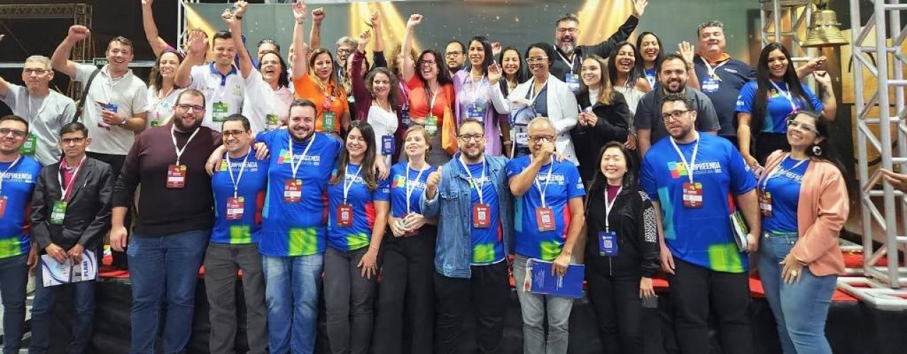#PraTodosVerem: Empresários posam para foto e comemoram na Praça do Sucesso (Divulgação/PMC)