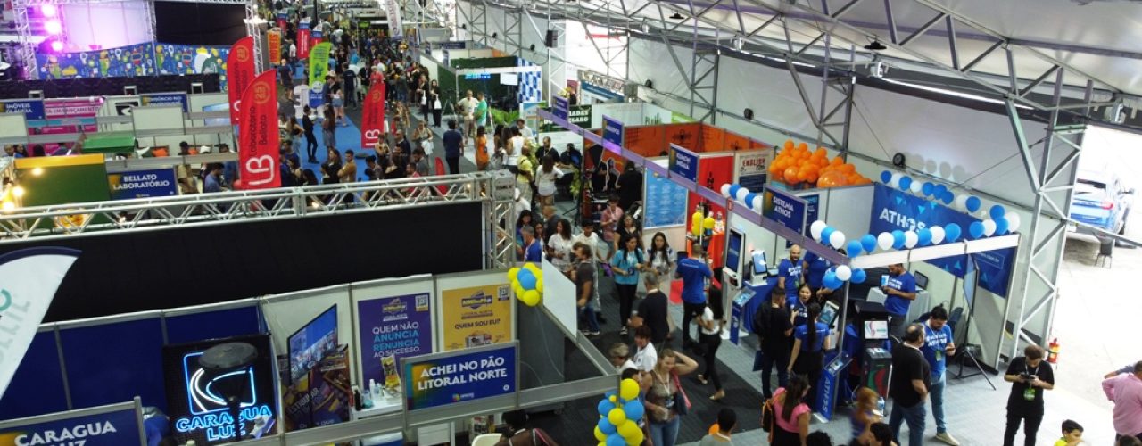 #PraTodosVerem: Vista aérea do 5º Empreenda Caraguatatuba movimentada nos estandes